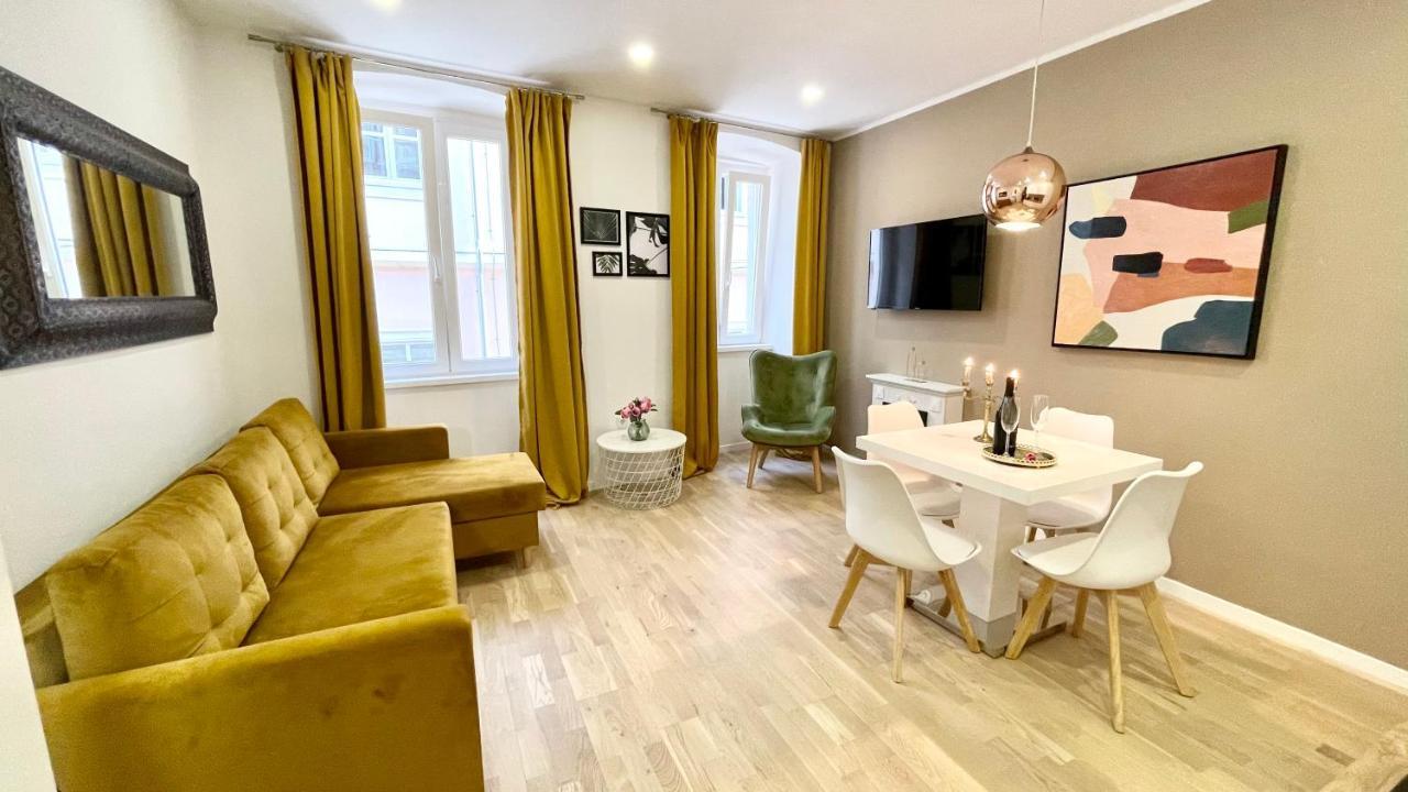Hedone Luxury 3 Apartments With Free Parking Pula Exteriör bild