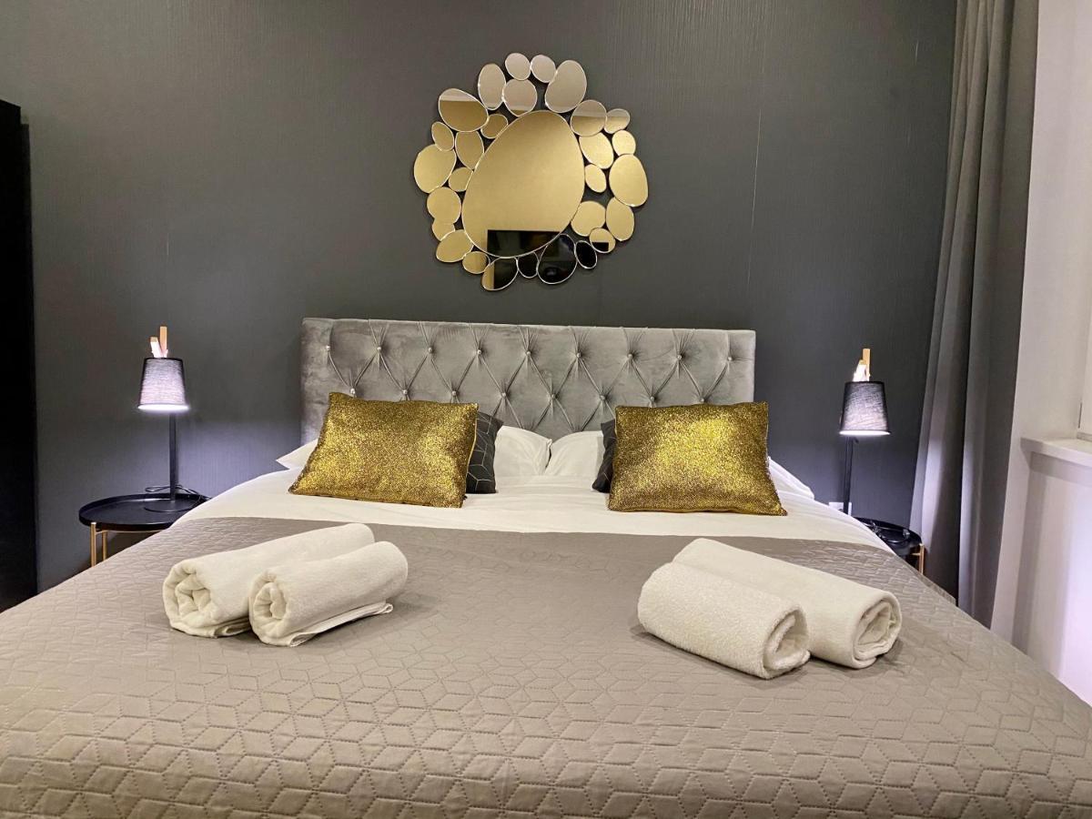 Hedone Luxury 3 Apartments With Free Parking Pula Exteriör bild