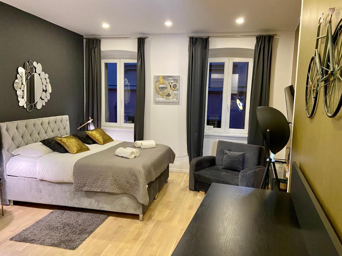 Hedone Luxury 3 Apartments With Free Parking Pula Exteriör bild