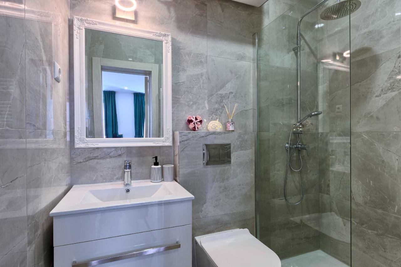 Hedone Luxury 3 Apartments With Free Parking Pula Exteriör bild